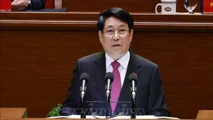 El miembro del Buró Político y presidente de la República, Luong Cuong, pronuncia el discurso de apertura del XIV Congreso Nacional del Partido Comunista de Vietnam. (Foto: VNA)