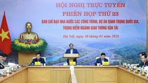 El primer ministro Pham Minh Chinh preside la reunión (Fuente: VNA)
