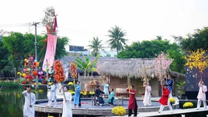 El espacio de actuación recrea escenas del Tet del pasado. (Foto: tuoitre.vn)