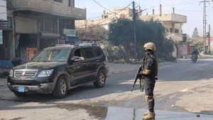 Fuerzas de seguridad sirias patrullan en la ciudad de Jableh, provincia de Latakia, el 9 de marzo de 2025. (Foto: Xinhua/VNA)