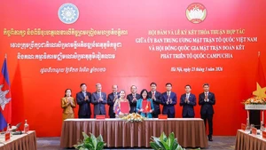 En el acto de firma del acuerdo. 