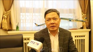 El consejero comercial de Vietnam en China, Nong Duc Lai, en la entrevista. (Foto: VNA)