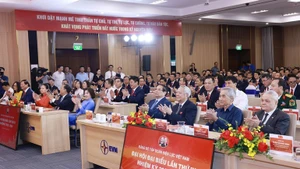 [Foto] Primer ministro asiste a IV Asamblea del Comité del PCV en el Grupo de Electricidad de Vietnam