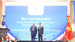 El viceministro de Relaciones Exteriores de Vietnam, Dang Hoang Giang, y el embajador de la República Dominicana en Vietnam, Reinaldo Rafael Espinal. (Foto: Embajada de la República Dominicana en Vietnam)