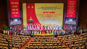 [Foto] Dirigentes del Partido y del Estado asisten a ceremonia por 80º aniversario de Asamblea Nacional de Vietnam