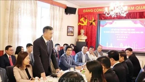 El embajador de Vietnam en Praga, Duong Hoai Nam, en el encuentro con los delegados empresariales. (Foto: VNA)