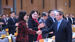 El primer ministro Pham Minh Chinh asiste al acto.