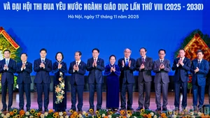 El presidente Luong Cuong y los delegados a la ceremonia.