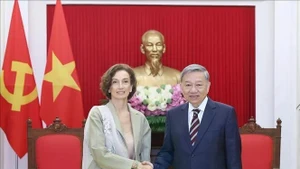 El secretario general del Partido Comunista de Vietnam, To Lam, recibe a la directora general de la Unesco, Audrey Azoulay. (Foto: VNA)