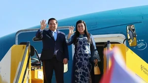 El primer ministro de Vietnam, Pham Minh Chinh, y su esposa parten de Estocolmo hacia Hanói, terminando su visita oficial a Suecia. (Foto: VNA)