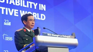 El ministro de Defensa de Vietnam, general Phan Van Giang, interviene en el 22.º Diálogo de Shangri-La. (Foto: VNA)