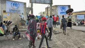 Un convoy de camiones que transportan ayuda humanitaria en Deir al-Balah, en el centro de la Franja de Gaza. (Foto: Xinhua/VNA)