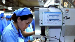 La producción de alambre semiconductor en la Zona Industrial Bo Trai. (Foto: VNA)