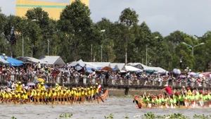 La carrera de barcos Ngo es un deporte que demuestra el espíritu de solidaridad del pueblo Khmer en el Sur de Vietnam. (Foto: VNA)