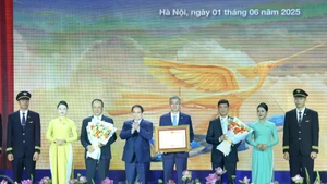[Foto] Primer ministro asiste a ceremonia por 30º aniversario de Corporación de Aviación de Vietnam