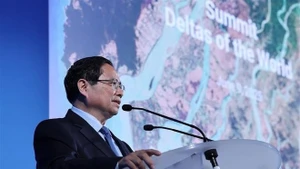 El primer ministro de Vietnam, Pham Minh Chinh, interviene en la cita. (Foto: VNA)