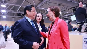 El primer ministro vietnamita, Pham Minh Chinh, y Rebeca Grynspan, secretaria general de la Conferencia de las Naciones Unidas sobre Comercio y Desarrollo (UNCTAD). (Foto: VNA)