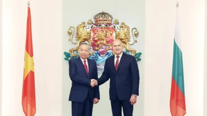 El secretario general del Partido Comunista de Vietnam, To Lam, y el presidente de Bulgaria, Rumen Radev. (Foto: VNA)