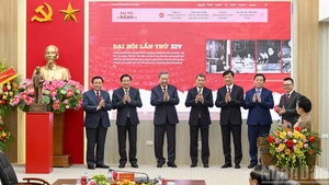 Líder partidista asiste al lanzamiento del portal del XIV Congreso del Partido Comunista de Vietnam