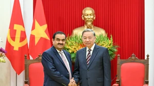 [Foto] Líder partidista vietnamita recibe al presidente del Grupo Adani de la India