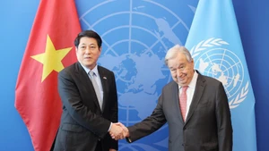 El presidente de Vietnam, Luong Cuong, (izq.) y el secretario general de la ONU, António Guterres. (Foto: VNA)