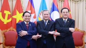 El primer ministro de Vietnam, Pham Minh Chinh, y sus homólogos de Camboya, Hun Manet, y de Laos, Sonexay Siphandone. (Foto: VNA)