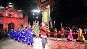 El programa “Campana de Tran Vu” en el templo Quan Thanh. (Foto: hanoimoi.vn)
