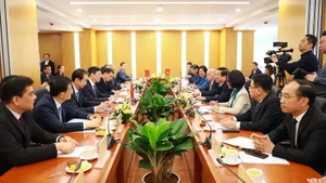 La reunión entre el Ministerio de Construcción de Vietnam y representantes de a Región Autónoma Zhuang de Guangxi (China). (Foto: Ministerio de Construcción)