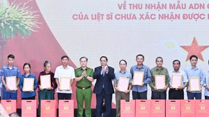 [Foto] Primer ministro vietnamita asiste a conferencia sobre recolección de muestras de ADN para familiares de mártires