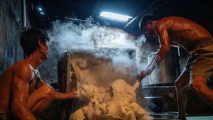 Proceso de amasado. (Foto: VNA)