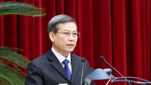 El secretario del Comité Central del PCV y subjefe permanente de su Comisión de Asuntos Internos, Le Minh Tri, responde a las preguntas de la prensa. (Foto: VNA)