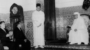 El rey Hassan II de Marruecos recibe a una delegación gubernamental de la República Democrática de Vietnam, encabezada por el ministro de Relaciones Exteriores, Ung Van Khiem. (Rabat, 24 de marzo de 1961). (Foto: VNA)