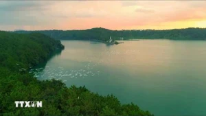 El lago T'Nung, conocido como los "ojos de Pleiku", es uno de los destinos turísticos más famosos de Gia Lai. (Foto: VNA)