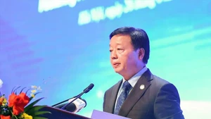 El viceprimer ministro vietnamita Tran Hong Ha habla en el evento. (Foto: VNA)