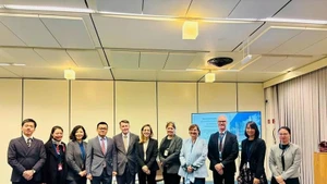 La delegación interinstitucional vietnamita del Ministerio de Asuntos Exteriores y del Ministerio de Seguridad Pública en una foto de grupo con representantes de la UIP, Interpol y la Unodc. (Foto: VNA)