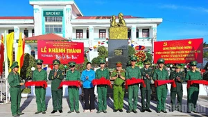 En el acto inaugural del monumento. 