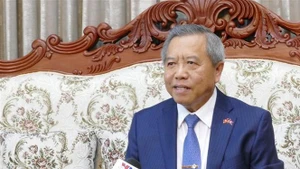 El profesor Boviengkham Vongdara, presidente de la Asociación de Amistad Laos-Vietnam, en una entrevista con la Agencia Vietnamita de Noticias. (Foto: VNA)