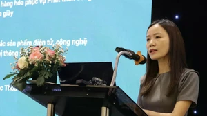 Le Thi Mai Anh, representante del Ministerio de Industria y Comercio, habla en el evento. (Foto: VNA)