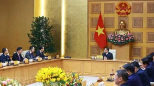 El primer ministro de Vietnam, Pham Minh Chinh, recibe a He Wei, embajador de China. (Foto: VNA)