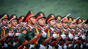 [Foto] Realizan segundo ensayo general de desfile por el Día Nacional