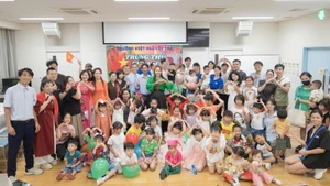 En la actividad, celebrada por la Escuela de Lengua Vietnamita Cay Tre para niños vietnamias. 