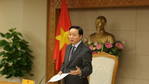 El viceprimer ministro Tran Hong Ha interviene en la cita. (Foto: VNA)