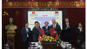 En el acto de firma. 