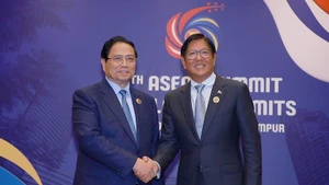 El primer ministro de Vietnam, Pham Minh Chinh, y el presidente de Filipinas, Ferdinand Romualdez Marcos Jr. (Foto: VNA)