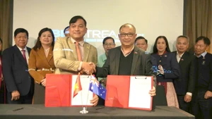 La Asociación de Jóvenes Empresarios de Tay Ninh y la Asociación de Empresarios de Australia firmaron un memorando de cooperación.