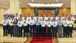 [Foto] Buró Político trabaja con Junta Permanente del Comité del Partido de la provincia de Ha Tinh