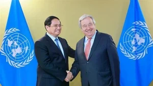 El primer ministro Pham Minh Chinh (izq) y el secretario general de la ONU, António Guterres. (Foto: VNA)
