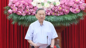 El secretario general del Partido Comunista de Vietnam, To Lam, preside la reunión. (Foto: VNA)