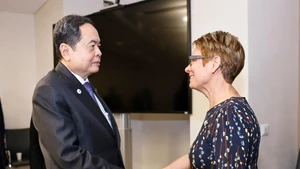  [Foto] Máximo dirigente legislativo vietnamita se reúne con presidenta del Senado de Canadá 