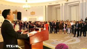 El embajador vietnamita en Canadá, Pham Vinh Quang, habla en la ceremonia conmemorativa por el Día Nacional de Vietnam en septiembre pasado. (Foto: VNA)
